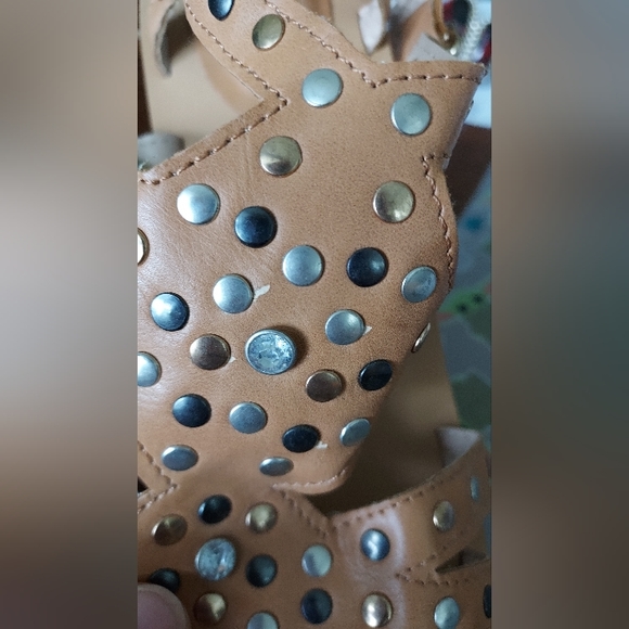 NWOB Torrid Camel Heeled Sandals with Metal Embellishments with flaws - Picture 7 of 8